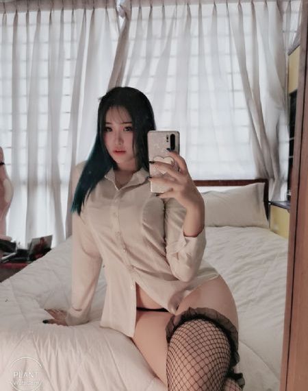 娇妻在卧室里被领导爽在线观看
