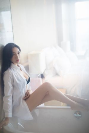 少妇和快递员在电梯做爰小说